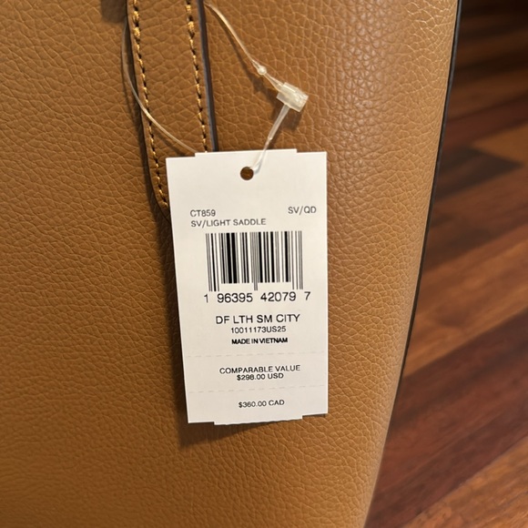 COACH SMALL CITY TOTE BAG NWT - Picture 3 of 4